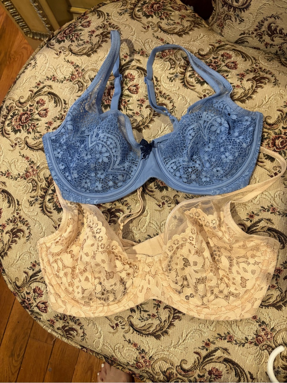 Victoria’s Secret body by Victoria Bra Lot of 2